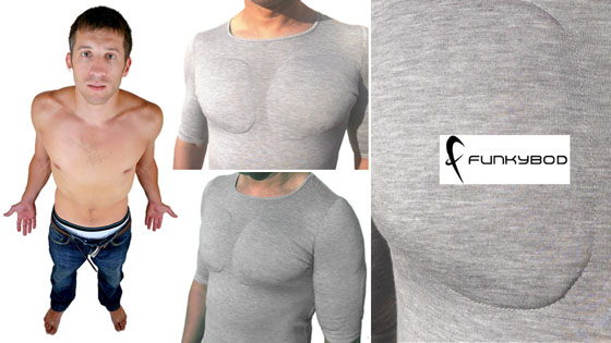 A t-shirt com músculos fake. Você usaria?